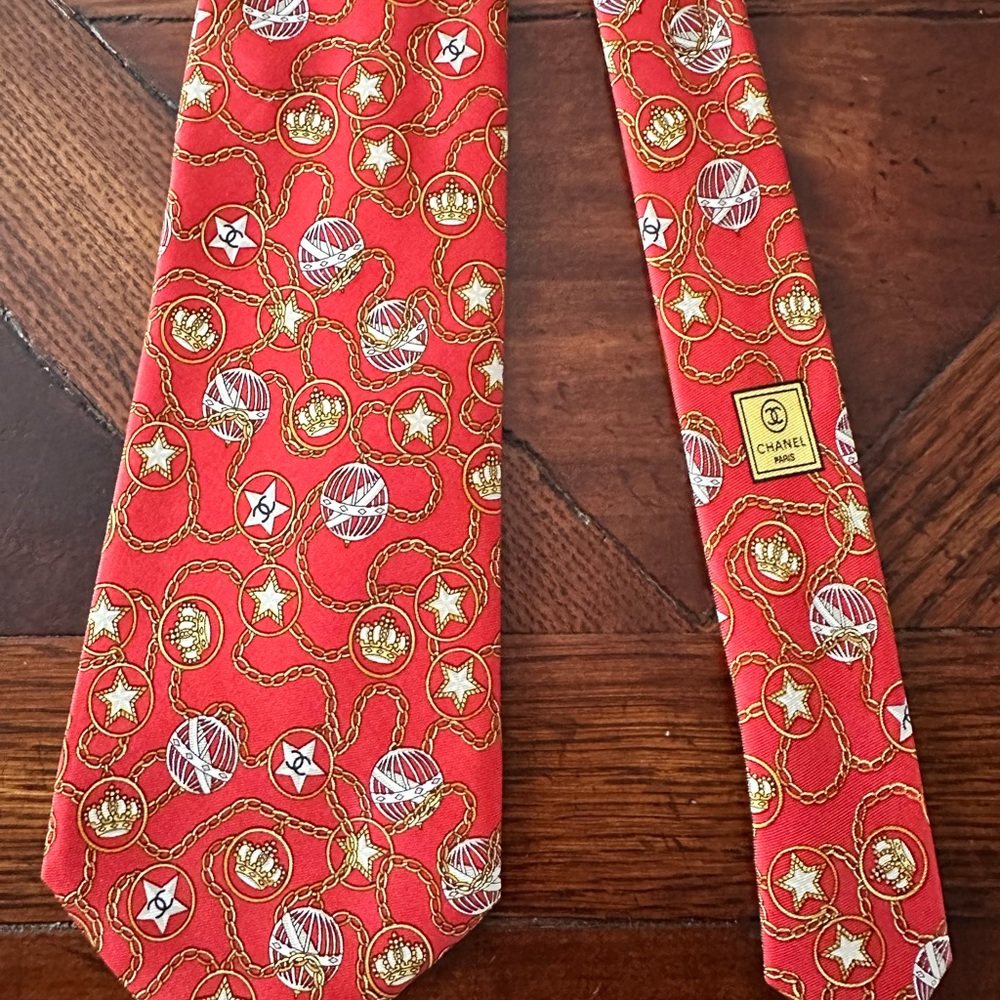 Chanel Red Patterned Tie - Picture 3 of 16